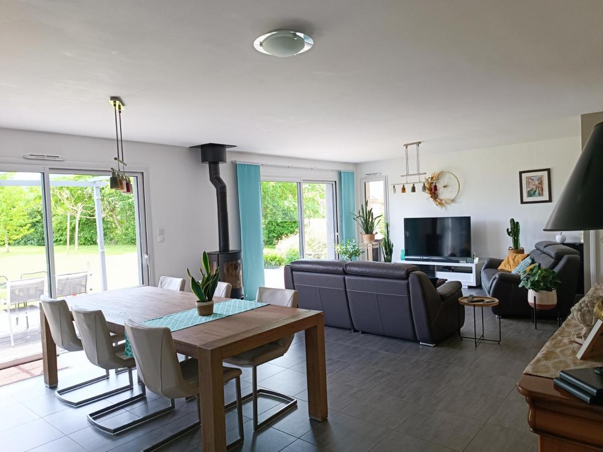 B&B Marianne-Jacky Lemans Montbizot Buitenkant foto